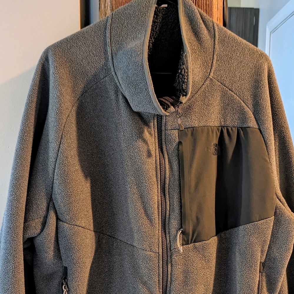 The North Face Men's Full Zip, Zip Pockets Fleece Jacket Gray Size XXL